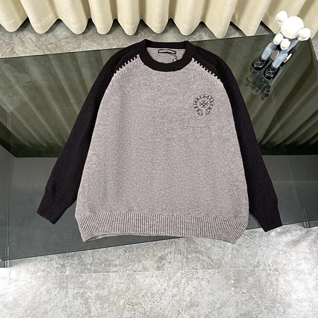 P260 ChromeHearts popular Chrome Hearts CH Sanskrit horseshoe cross embroidery pullover round neck raglan sleeve sweater. Contrast color splicing raglan round neck knitted sweater, unique knitting texture, soft and skin-friendly, classic pattern embroidery on the front and back. Retro chic. The contrasting color raglan sleeve design and the thick stitching craftsmanship at the joints make it look great when worn alone or layered! The fit is loose and slimming! Fashionable patchwork colored sweater, colorfully intertwined, with clear layers, warm and slimming. Whether worn alone or layered, you can easily control various styles and show your personal charm. The raglan sleeves are shoulder-width in contrasting colors and have ultra-detailed embroidery on the front and back, giving it a casual street feel. It looks great when worn alone! The sleeves are designed with contrasting colors and seams, and the round neck style reveals the neck and flatters the face shape! Wool blend knitted fabric, soft, comfortable and warm to the touch. Contrasting color design➕Loose fit, not flattering on your body shape and slimming, not to mention how easy it is to wear! Basic, versatile and fashionable classic! Black and white are versatile! Black and gray high-end! Couples get involved!  Color: black and white/black gray Size: S~M~L